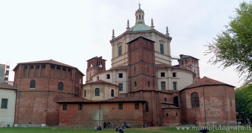 Milano - Lato posteriore del complesso della Basilica di San Lorenzo Maggiore